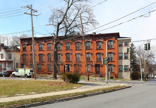 South Hamilton Street in Poughkeepsie, NY - Building Photo - Building Photo