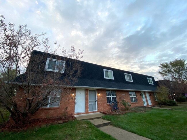 property at 1313 W Chestnut St