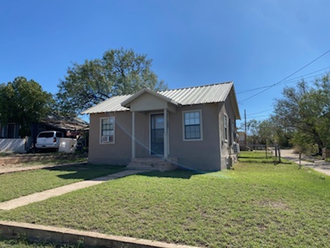 106 E 15th St, Unit A in Big Spring, TX - Building Photo