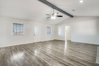 4610 Candlestick Dr in Garland, TX - Foto de edificio - Building Photo