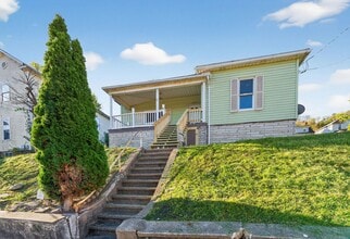 1627 W Pike St in Clarksburg, WV - Building Photo - Building Photo