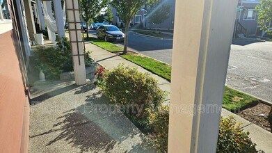 1032 Magnuson Way in Bremerton, WA - Building Photo - Building Photo
