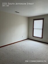 2221 S Jefferson St in Roanoke, VA - Foto de edificio - Building Photo