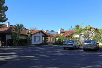 1605 S Maple St in Escondido, CA - Foto de edificio - Building Photo