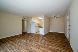Pinewood Apartments in Sacramento, CA - Building Photo - Interior Photo
