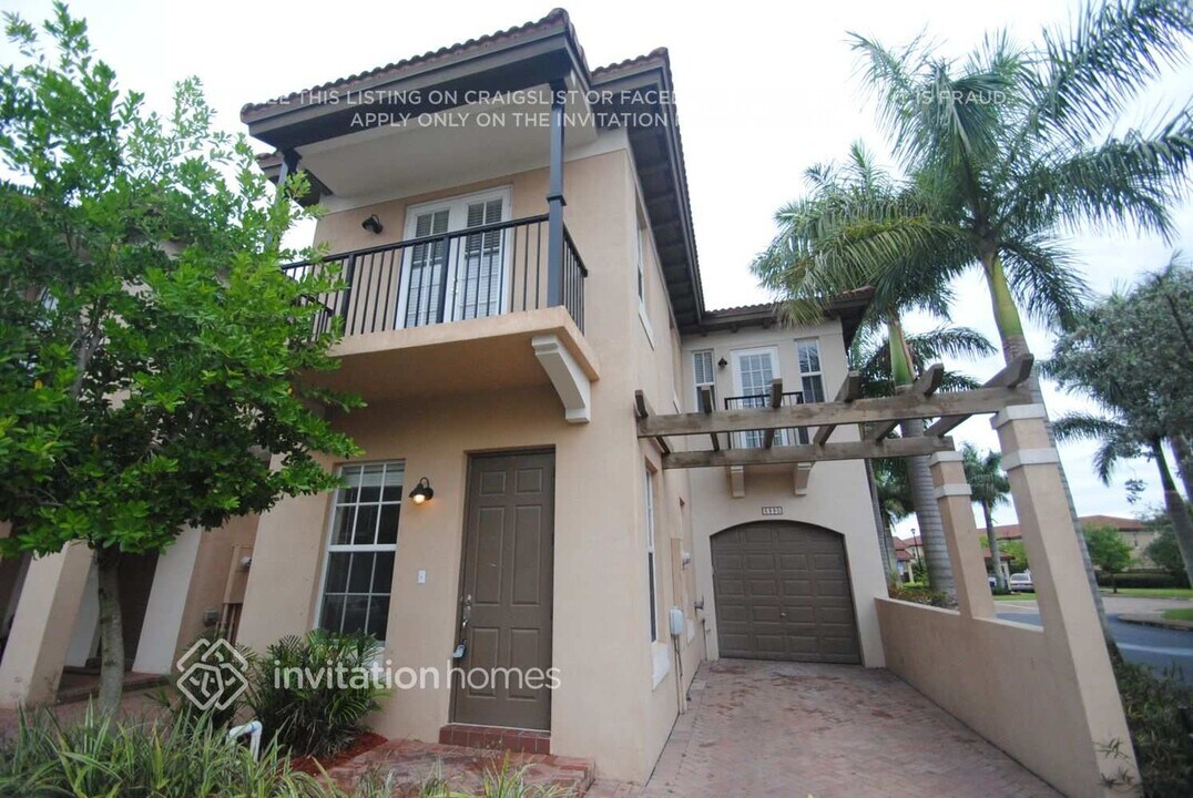 6990 Julia Gardens Dr in Coconut Creek, FL - Building Photo