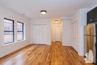 2201 W Eastwood Ave, Unit 2207-3S in Chicago, IL - Building Photo - Building Photo