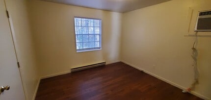 319 Elm St in Gibsonville, NC - Foto de edificio - Building Photo