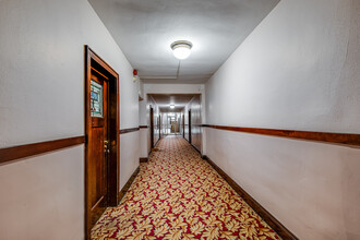 1325 West 27th St in Minneapolis, MN - Foto de edificio - Interior Photo