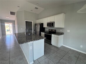 3803 NE 9th Pl in Cape Coral, FL - Building Photo - Building Photo