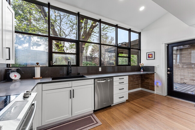 670 Crescent Ln in Lakewood, CO - Building Photo - Building Photo
