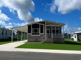 5644 Woodford St in Brooksville, FL - Building Photo