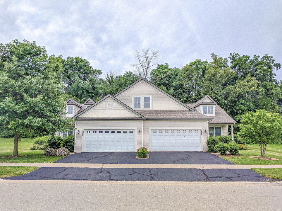 2321 Sandhutton Ave in Rockford, IL - Building Photo