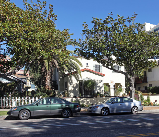 1227 14th St in Santa Monica, CA - Foto de edificio - Building Photo