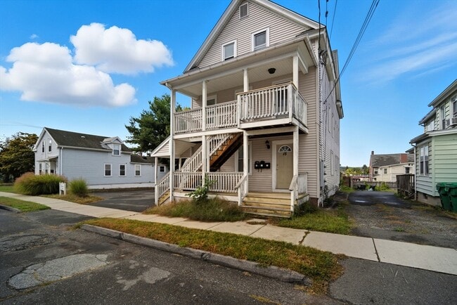 15 Gilmore St in Chicopee, MA - Building Photo - Building Photo