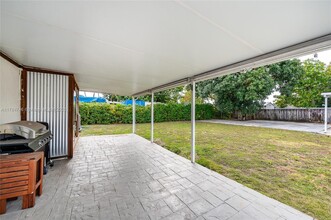 220 E 62nd St in Hialeah, FL - Building Photo - Building Photo