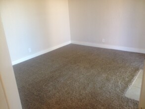2901 E Olive Ave in Fresno, CA - Building Photo - Building Photo