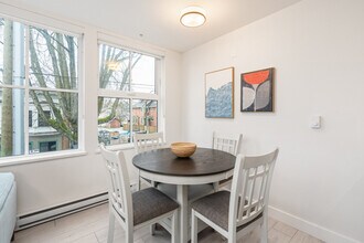 1716 Napier St in Vancouver, BC - Building Photo - Building Photo