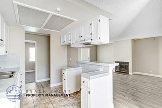 14427 Cerise Ave. in Hawthorne, CA - Foto de edificio - Building Photo