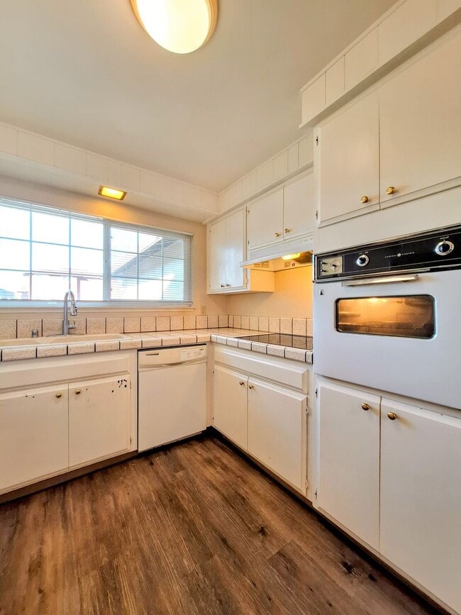 property at 3070 Walgrove Way