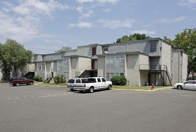 Ivy Chase Apartments in Memphis, TN - Building Photo - Building Photo