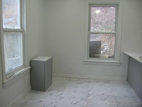 321 Robinwood Rd in Waterbury, CT - Building Photo - Building Photo
