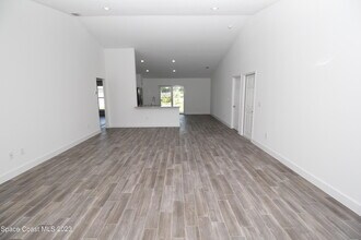 906 Armstrong Rd SE in Palm Bay, FL - Building Photo - Building Photo