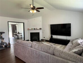 142 Crestwood Ln in Raeford, NC - Building Photo - Building Photo