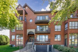 7636 Maurice-Duplessis Boul in Montréal, QC - Building Photo