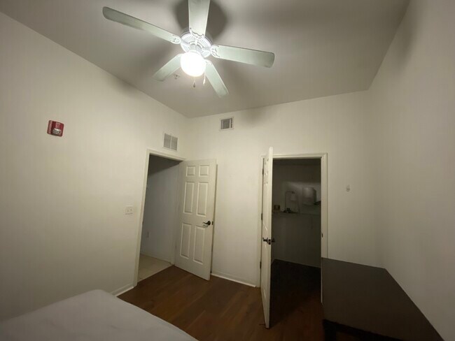1418 NW 3rd Ave, Unit 204 in Gainesville, FL - Building Photo - Building Photo