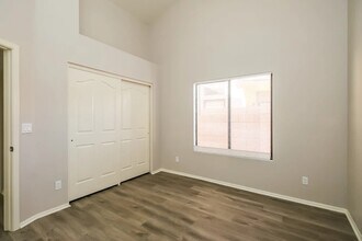214 N Honeysuckle Ln in Gilbert, AZ - Building Photo - Building Photo