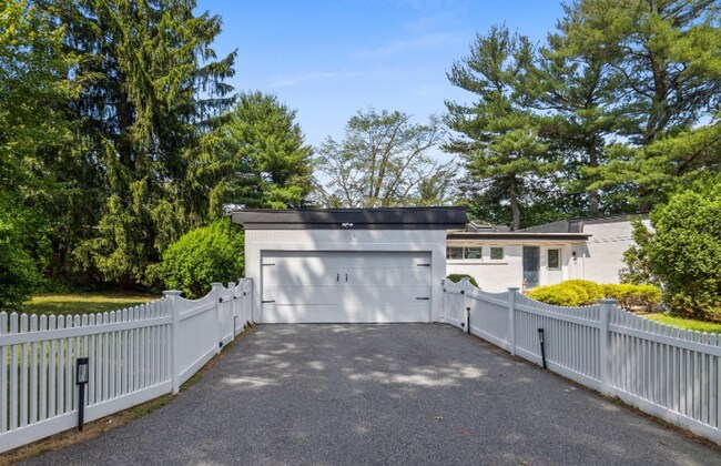 11 Patterson Rd in Lexington, MA - Building Photo - Building Photo