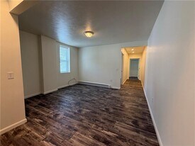 571 Kendall Ave in Lyndora, PA - Building Photo