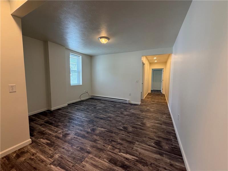 571 Kendall Ave in Lyndora, PA - Building Photo