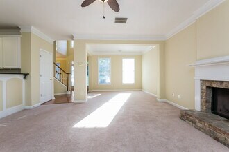 1042 Amberton Ln in Powder Springs, GA - Foto de edificio - Building Photo