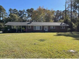 212 S Edgewood Dr in Statesboro, GA - Building Photo