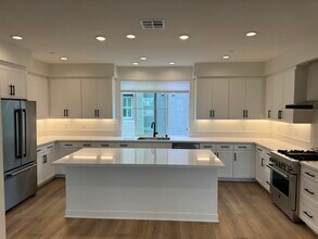13008 Lumen Wy in San Diego, CA - Building Photo - Building Photo