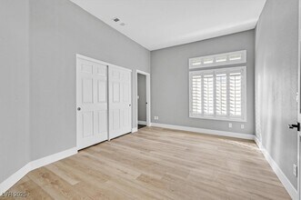 8864 La Manga Ave in Las Vegas, NV - Building Photo - Building Photo