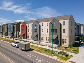 The Arrow Townhomes & Flats in Bozeman, MT - Foto de edificio - Building Photo