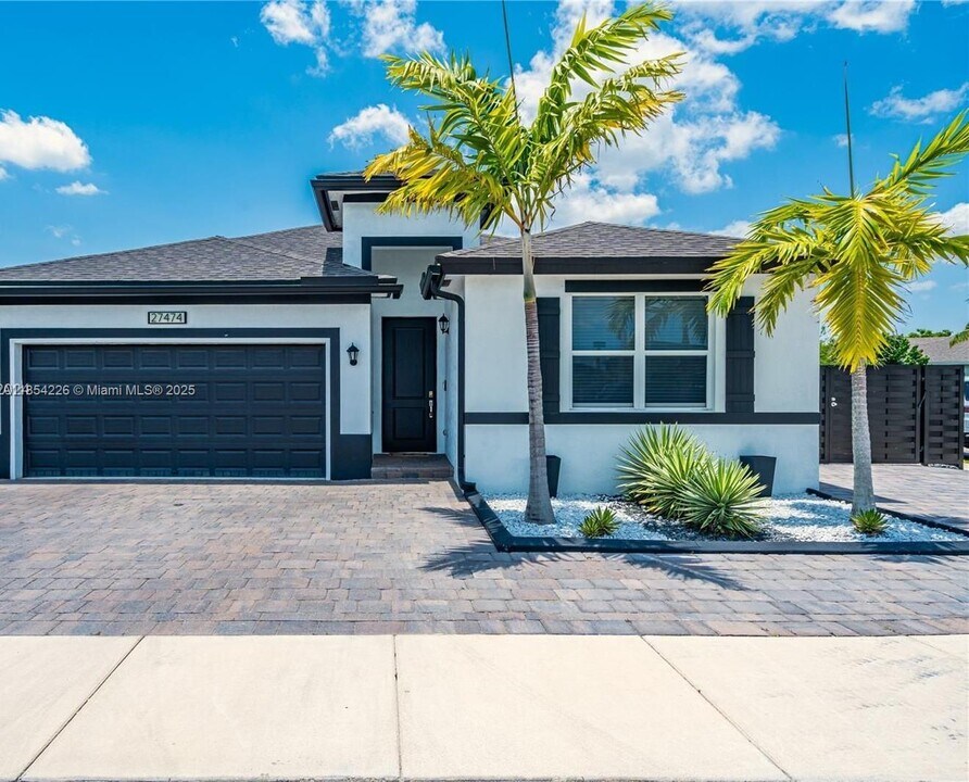 27474 SW 133rd Path in Naranja, FL - Building Photo
