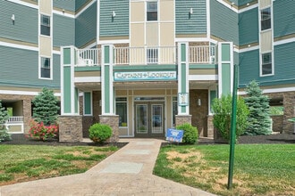 1101 Captain's Lookout in Cohoes, NY - Foto de edificio - Building Photo