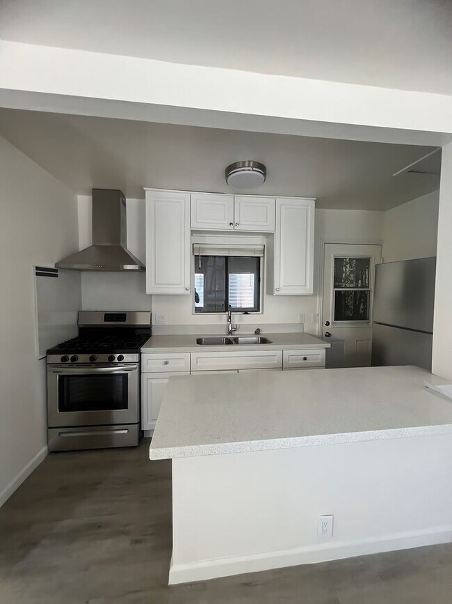 1134 Beachwood Dr in Los Angeles, CA - Building Photo - Building Photo