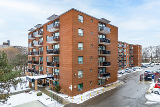 Parkway Manor in Toronto, ON - Building Photo - Primary Photo