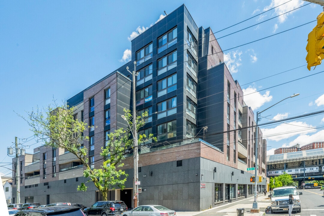 The Carolina in Brooklyn, NY - Building Photo
