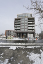 Le Canal Phase 2 in Montréal, QC - Building Photo - Building Photo