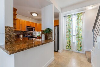 600 76th St in Miami Beach, FL - Foto de edificio - Building Photo