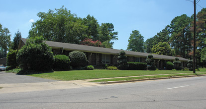 200 E Six Forks Rd in Raleigh, NC - Building Photo - Building Photo