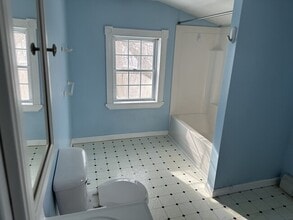 208 Grove St, Unit 2 in Bangor, ME - Building Photo - Building Photo