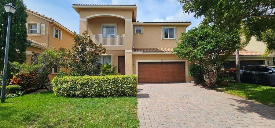 4291 N Magnolia Cir in Delray Beach, FL - Foto de edificio