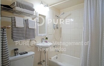 404 Dartmouth Dr NE in Albuquerque, NM - Building Photo - Building Photo